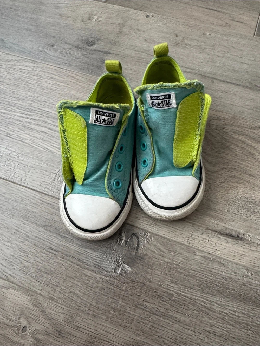 Converse no tie